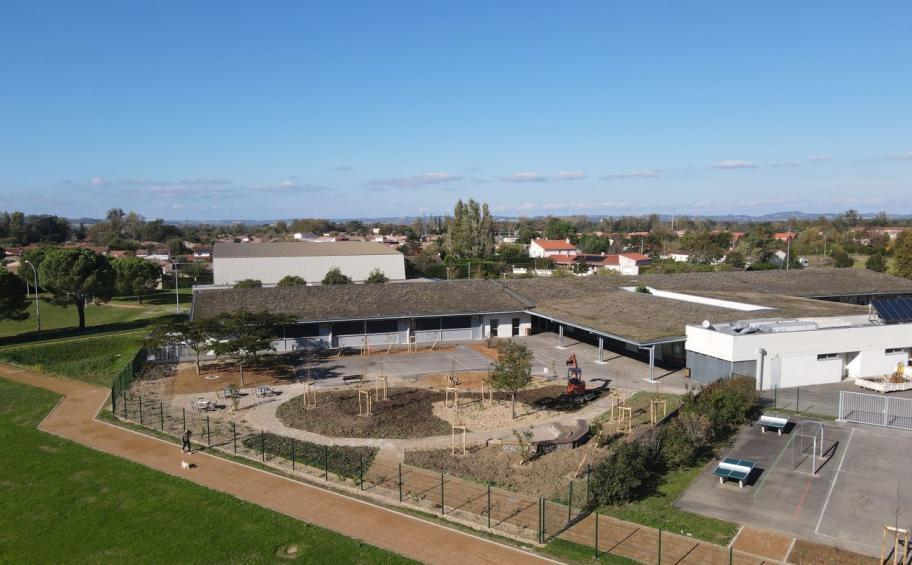 Eiffage Route a réalisé une nouvelle cour d’école végétalisée à Revel (31)