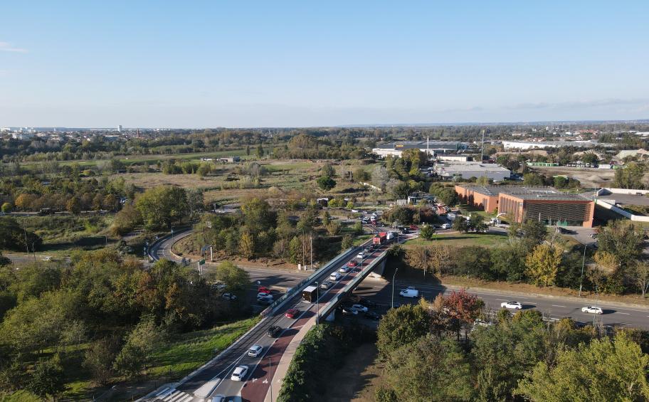 Une nouvelle piste cyclable traverse le pont des Sept Deniers, à Toulouse (31)