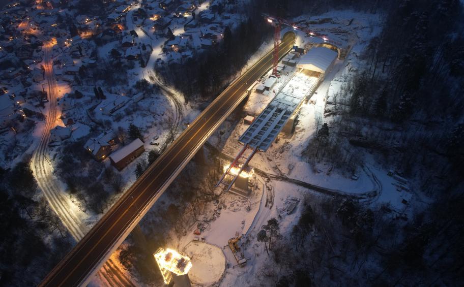 En Norvège, sur le projet E18, Eiffage Génie Civil a réalisé le premier lançage du viaduc de Grenland
