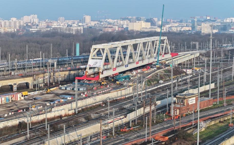 À Saint-Denis (93), le pont des Cathédrales remplace un pont centenaire