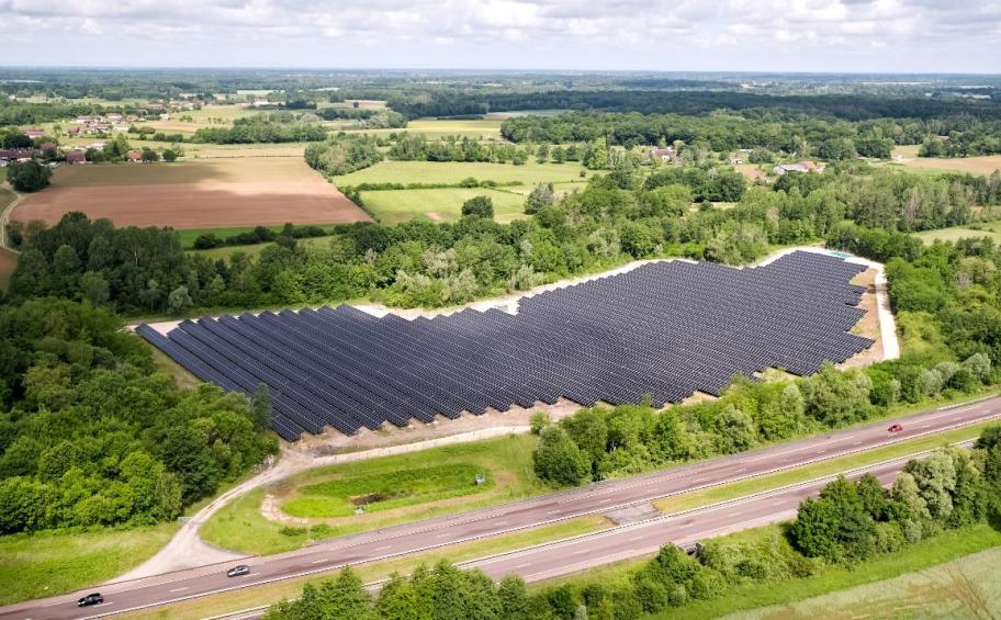 Inauguration de la première centrale solaire au sol dans le Jura, par APRR et TotalEnergies