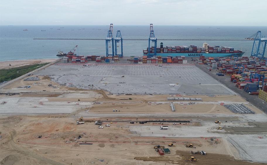 In Ghana, Eiffage Génie Civil Marine continues the expansion works of the Port of Tema.