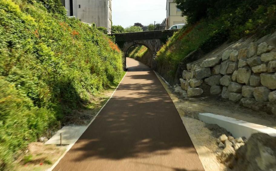 Une piste cyclable innovante de 2,6 km à Cherbourg (50), signée Eiffage Route