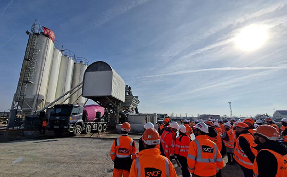 Sur le projet du technicentre SNCF Villeneuve Demain, Eiffage Génie Civil inaugure la centrale à béton !