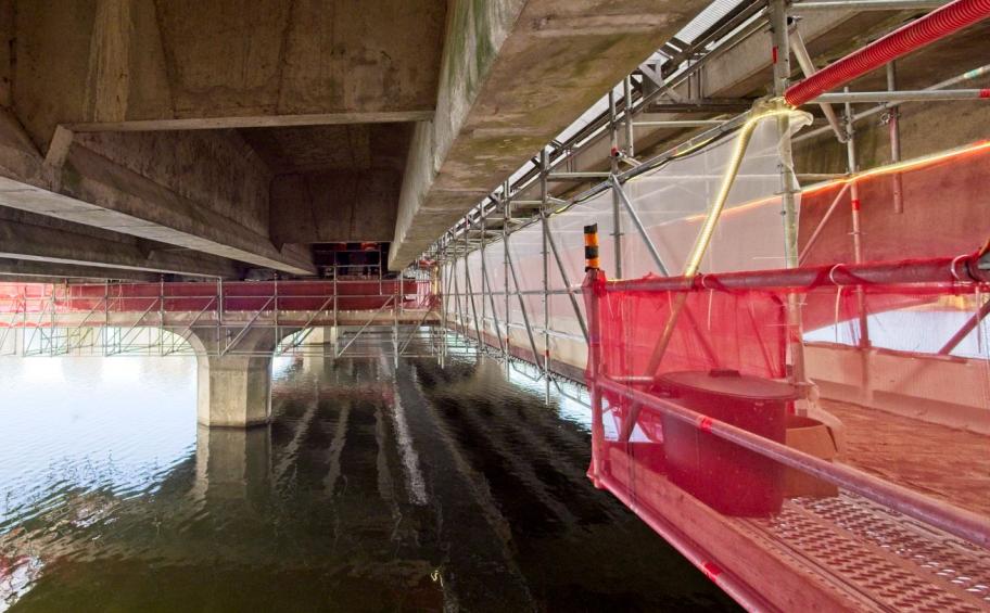 Sur l'autoroute A10, Ævia a réalisé le vérinage d'un viaduc sur le Cher