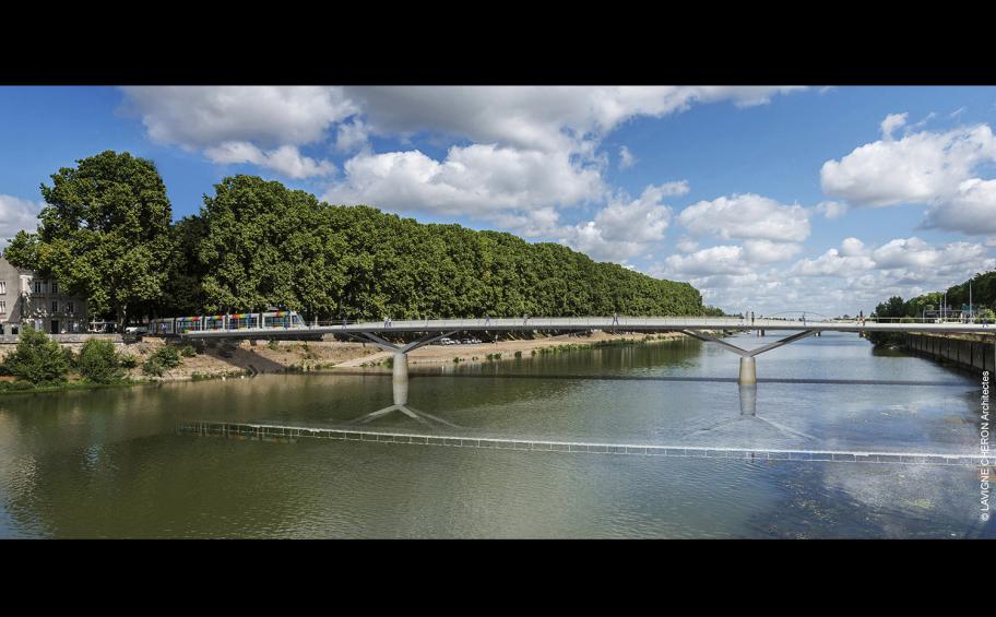 A bridge for Angers tram
