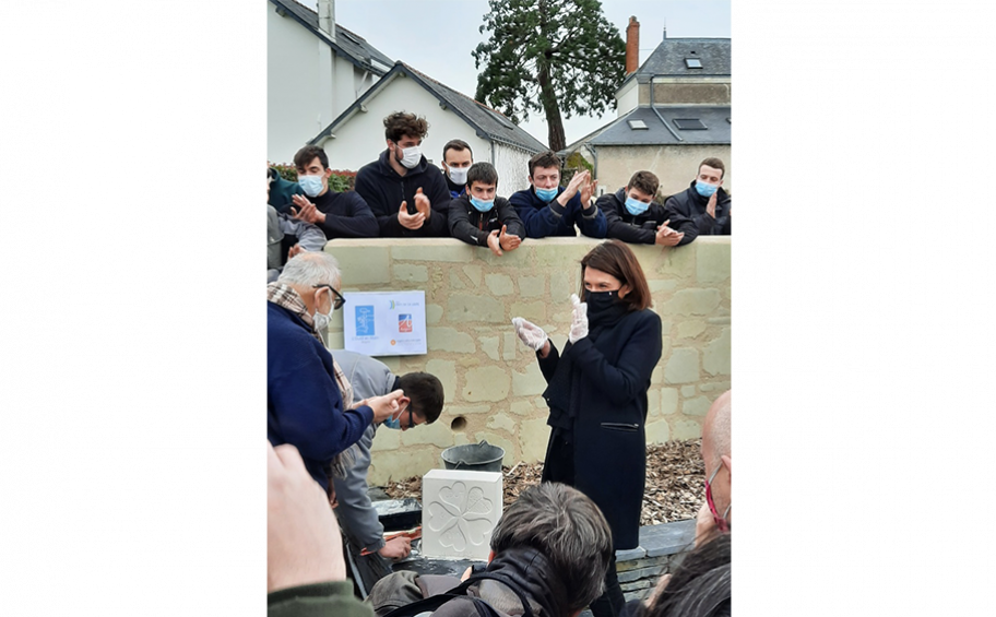 Eiffage Foundation and Outil en Main Angers: final stone laid for learning garden’s “Cristal” wall