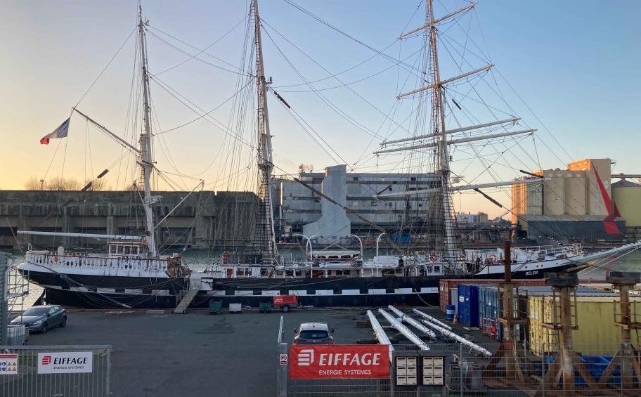 Le Belem fait escale à Saint-Nazaire pour un arrêt technique majeur de cinq mois, orchestré par Clemessy
