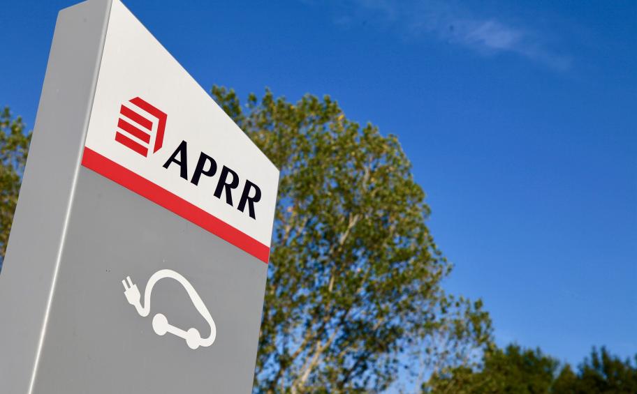 Électromobilité : 100 % des aires de services APRR et AREA équipées en bornes de recharge !