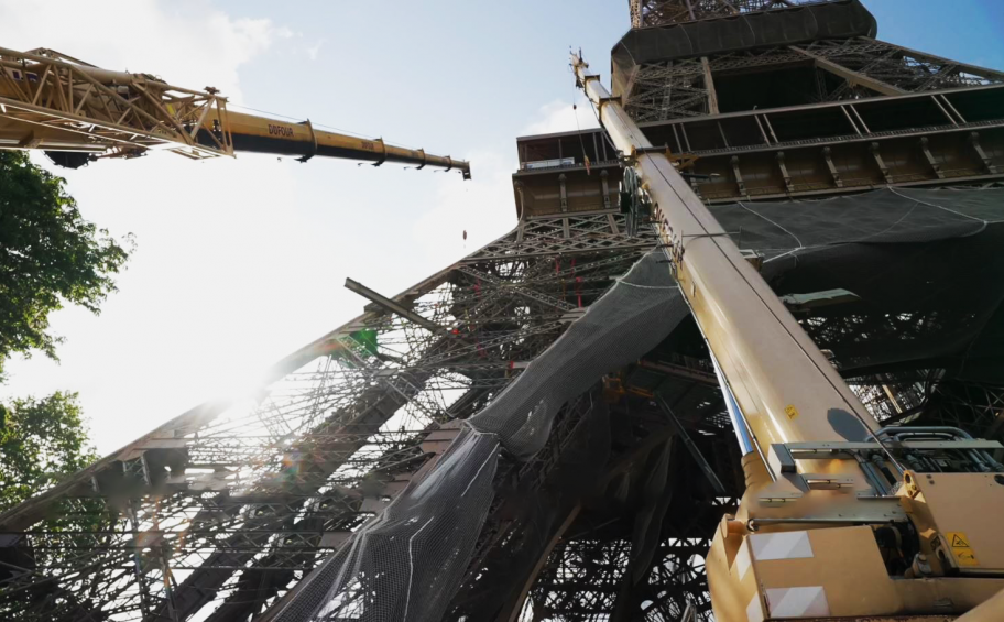Eiffage Métal a démonté les plateformes installées pour la modernisation des ascenseurs de la Tour Eiffel