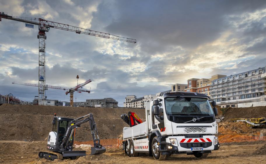 Eiffage receives the first all-electric Volvo vehicles ordered to to be used on the Grand Paris Express project