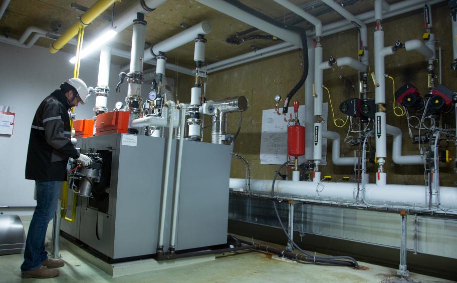 Eiffage Services, the commercial buildings maintenance specialists.
