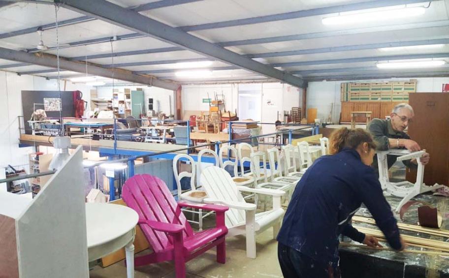 Eiffage Foundation: recycled wood and metal furniture made by people excluded from the workplace near Soissons