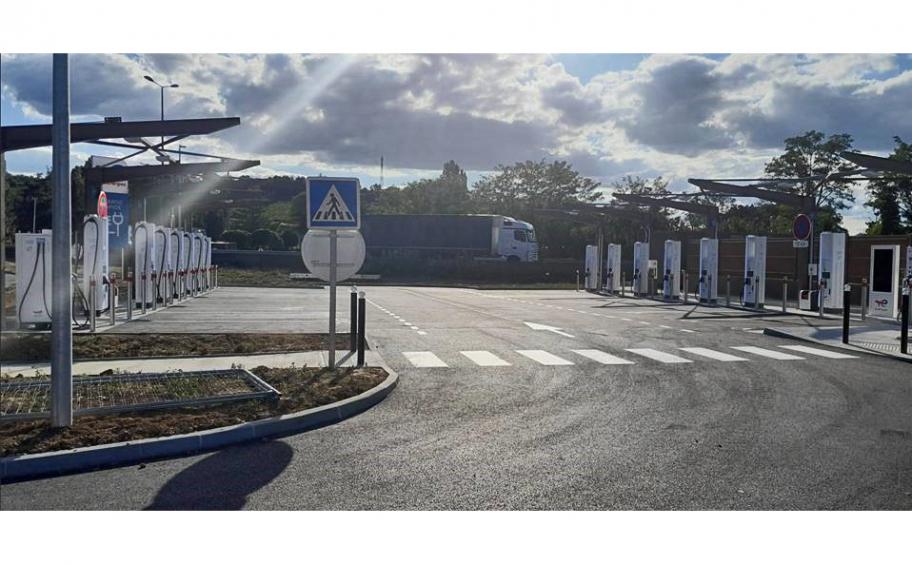 Autoroute A6 : APRR déploie une station de recharge puissance 16 à Mâcon !