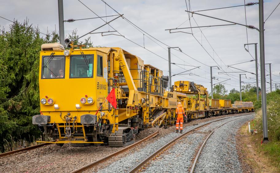 Eiffage and Captrain secured in consortium two works packages worth almost €415 million in the SNCF Réseau call for tenders for industrial renovation of the rail network