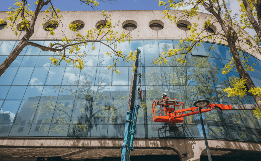 La dernière œuvre en France d'Oscar Niemeyer, célèbre architecte Brésilien, fait peau neuve grâce à nos équipes Eiffage Construction