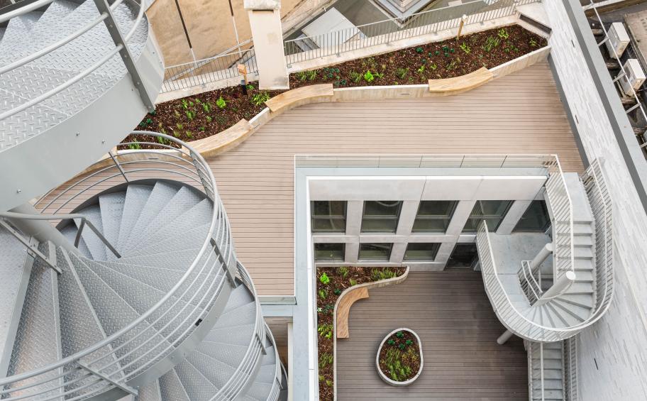 Eiffage Immobilier obtient le 1er prix dans la catégorie « Best completed project - Commercial/public building » du S.ARCH 2023 ARCHITECTURE AWARD, pour son opération « 125 Saussure »