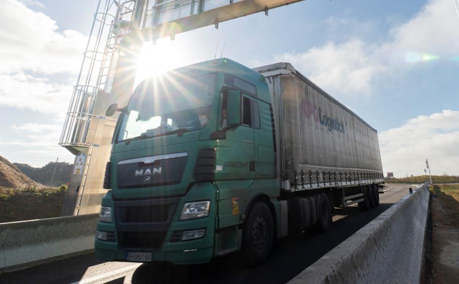 ENGIE et APRR vont déployer entre Paris et Lyon le 1er réseau de recharge électrique dédié aux poids lourds
