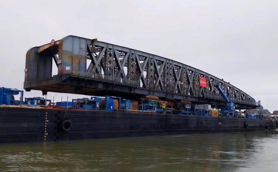 Les équipes d’Eiffage Métal sur le pont Colbert