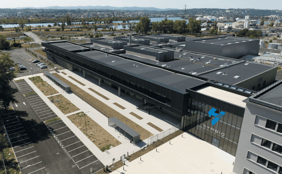 Eiffage Construction, en synergie avec Eiffage Énergie Systèmes et Eiffage Route, livre la plus grande usine de piles à combustibles hydrogène d’Europe pour le groupe Symbio (69)